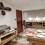 Saurat Hotel 3*