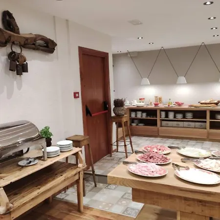 Saurat מלון 3*