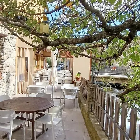 Saurat Hotel