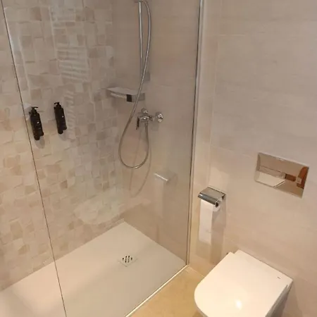 Saurat Hotel 3*