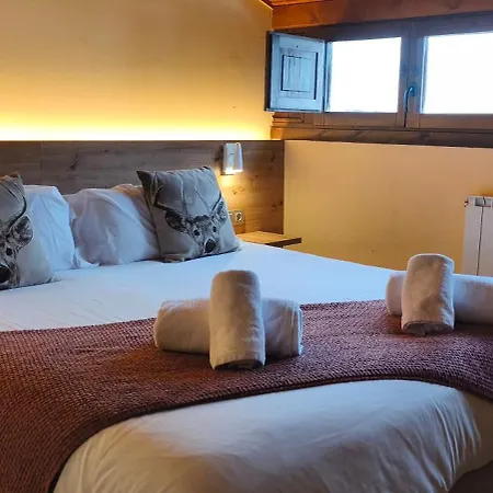 Saurat Hotel
