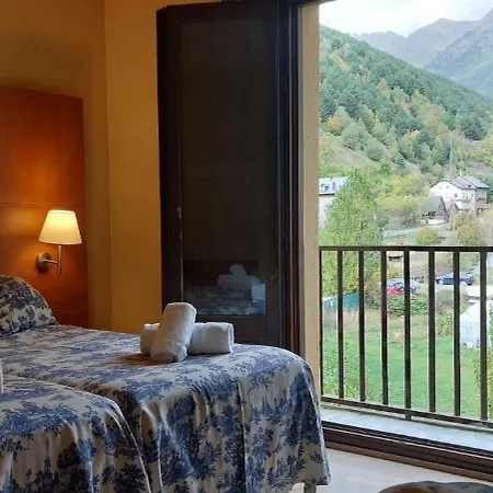 Saurat Hotel
