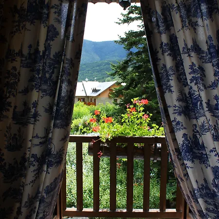 Saurat Hotel 3*
