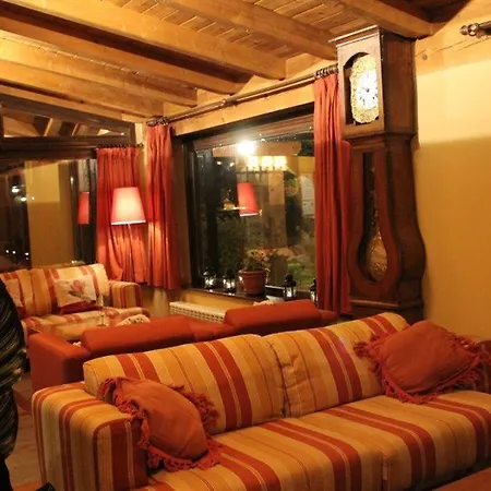 Hotel Saurat
